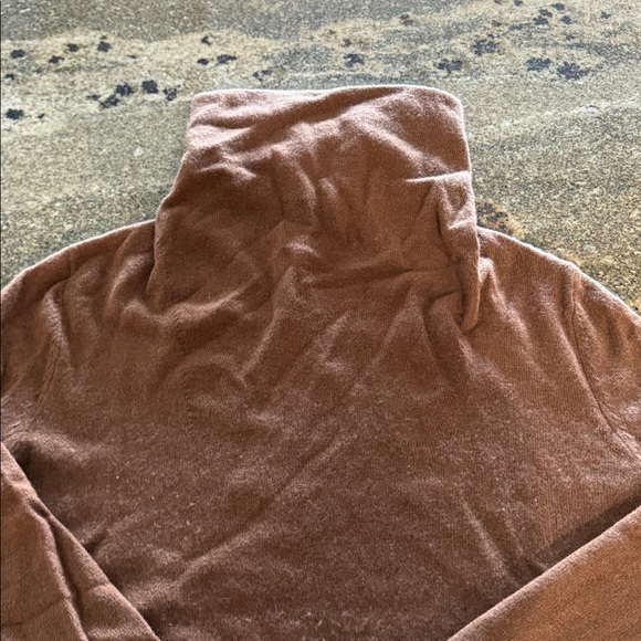 Neimans rust color cashmere sweater - Picture 4 of 8
